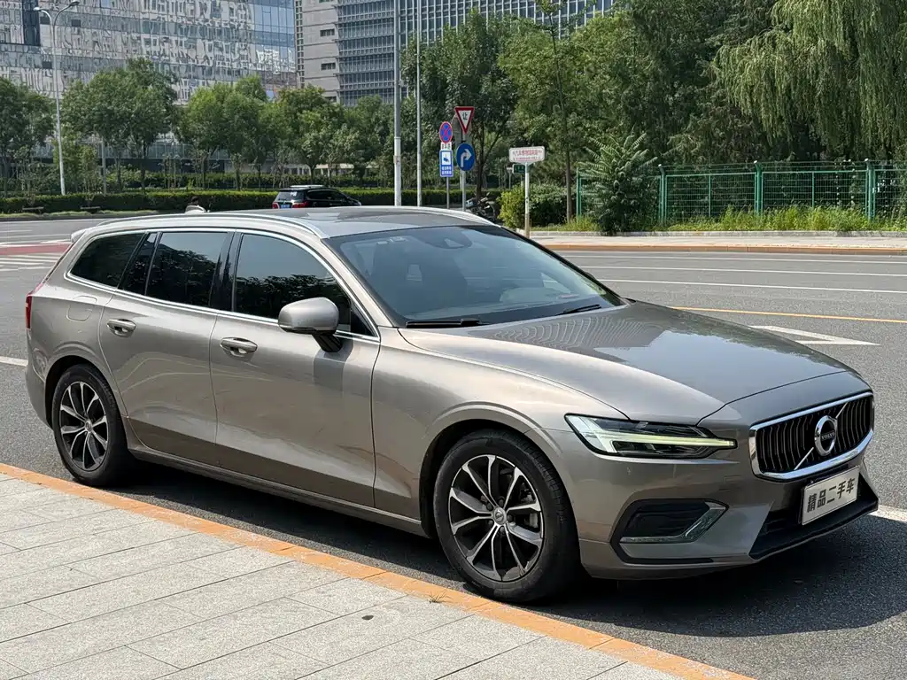 Volvo V60 沃尔沃V60 2020款 T4 智逸豪华版