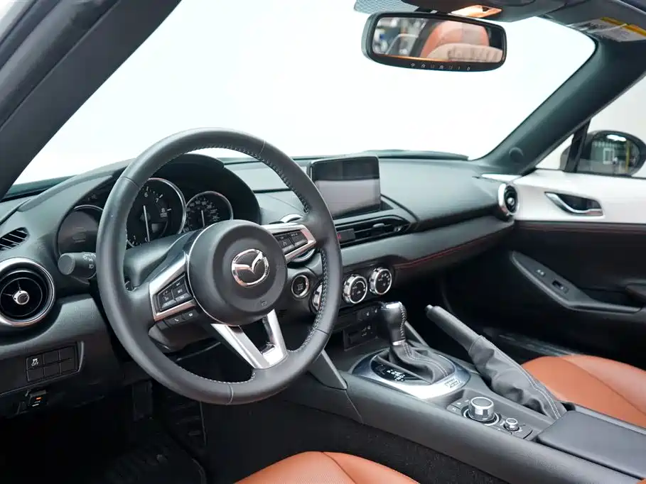Mazda MX-5 马自达MX-5 2022款 2.0 L 墨规版
