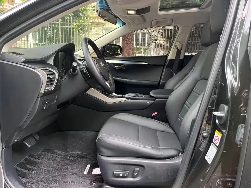 Lexus NX 200 t AWD Sharp Style