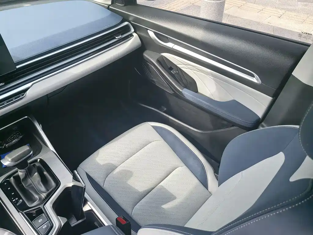 Emgrand 4 th Gen 1.5 L CVT Luxury