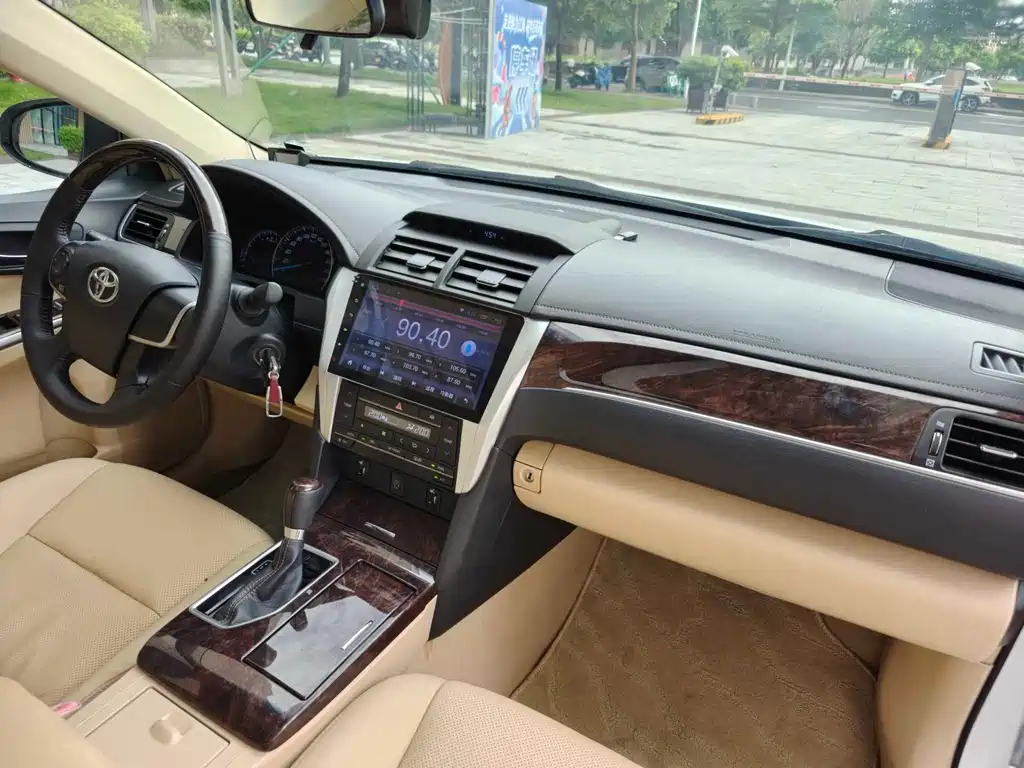 Camry 2.0 G 10 th Anniversary Commemorative Leading