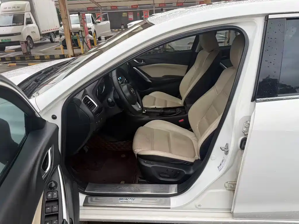 Atenza 2.0 L Blue Sky Luxury