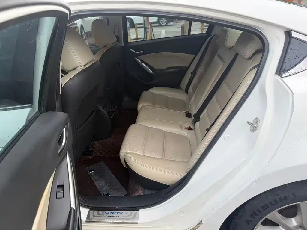 Atenza 2.0 L Blue Sky Luxury