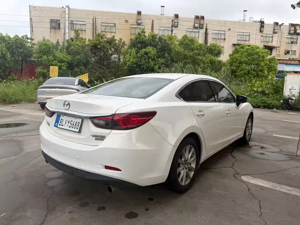Atenza 2.0 L Blue Sky Luxury