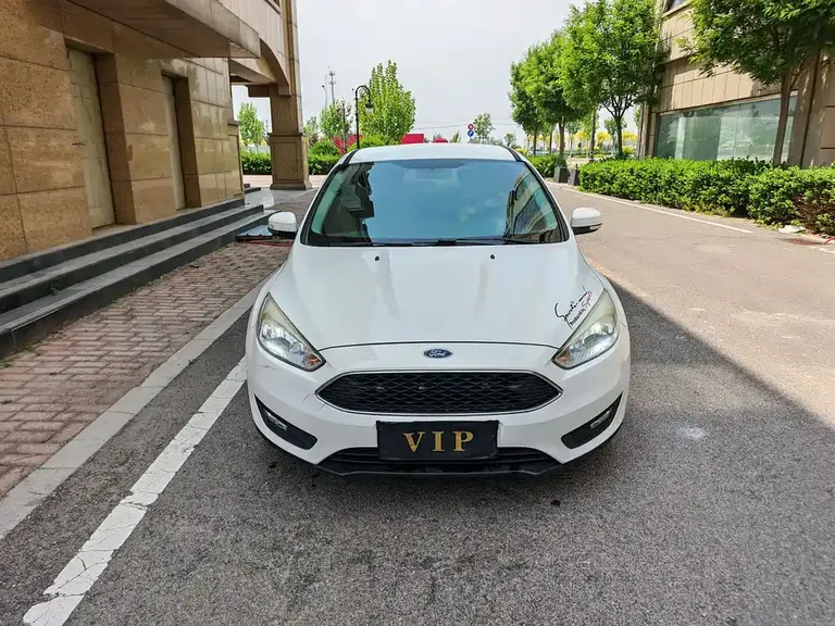 Ford Focus Hatchback 1.6 L Auto Comfort Smart Travel