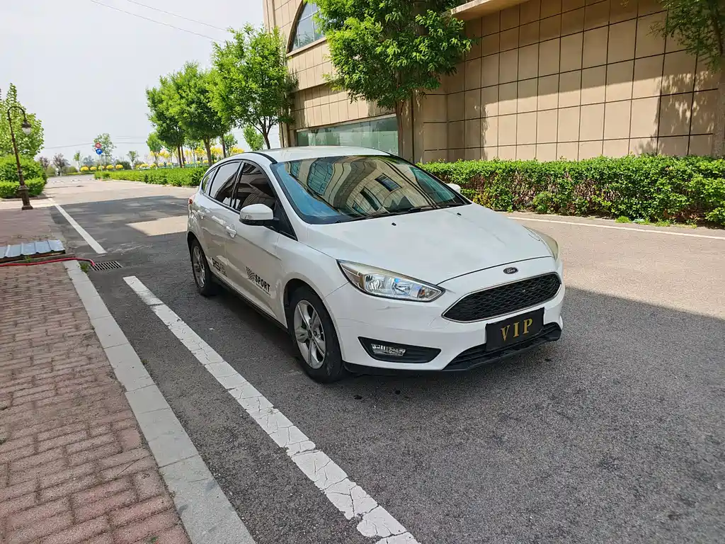 Focus Hatchback 1.6 L Auto Comfort Smart Travel
