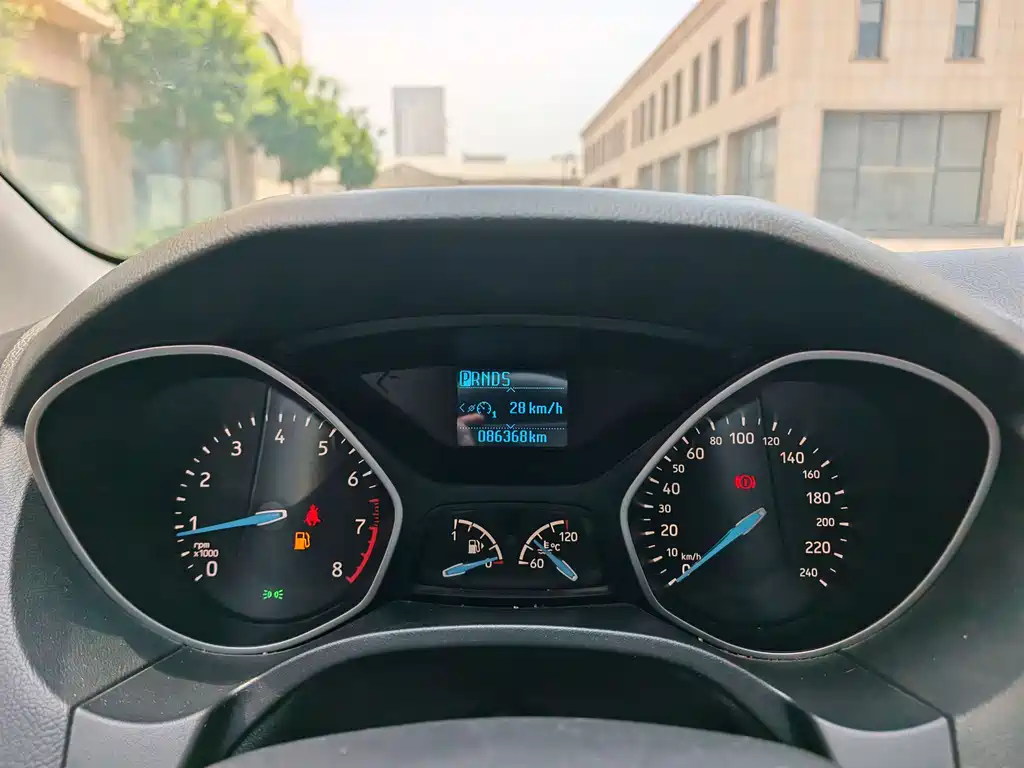 Focus Hatchback 1.6 L Auto Comfort Smart Travel
