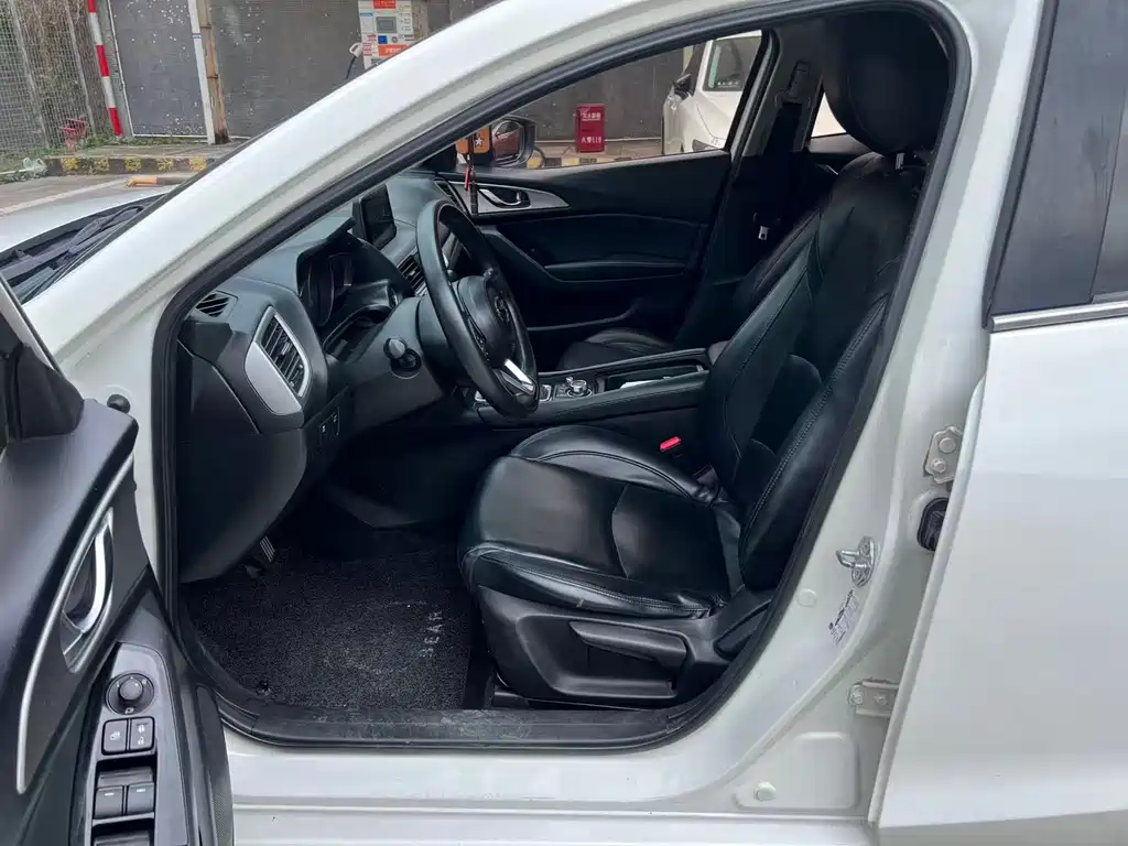 Mazda 3 Axela Sedan 1.5 L Auto Luxury CN-V