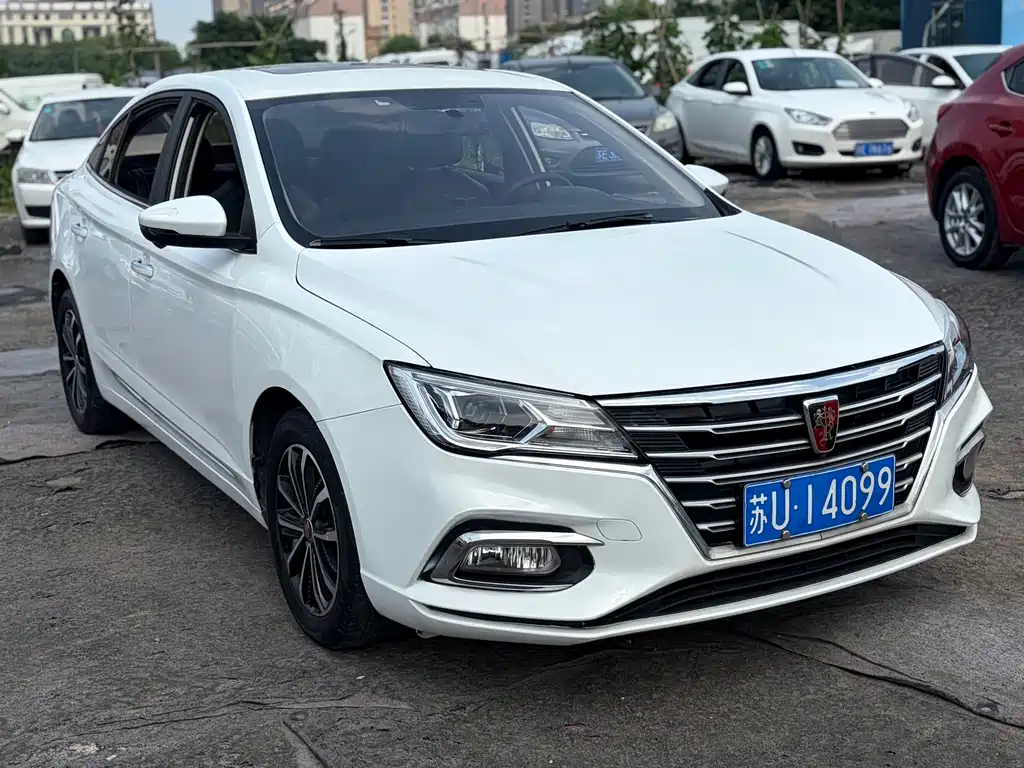 Roewe i5 1.5 L Auto 4 G Connected Leading Luxury Flagship