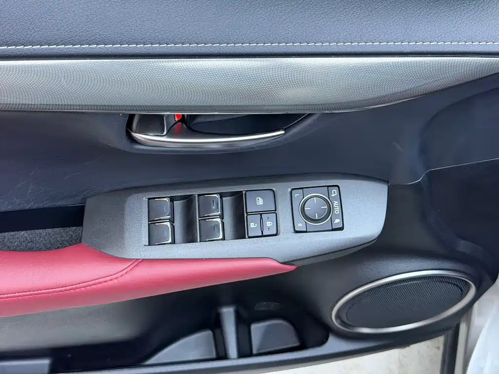 Lexus NX 200 FWD Sharp Travel CN-V