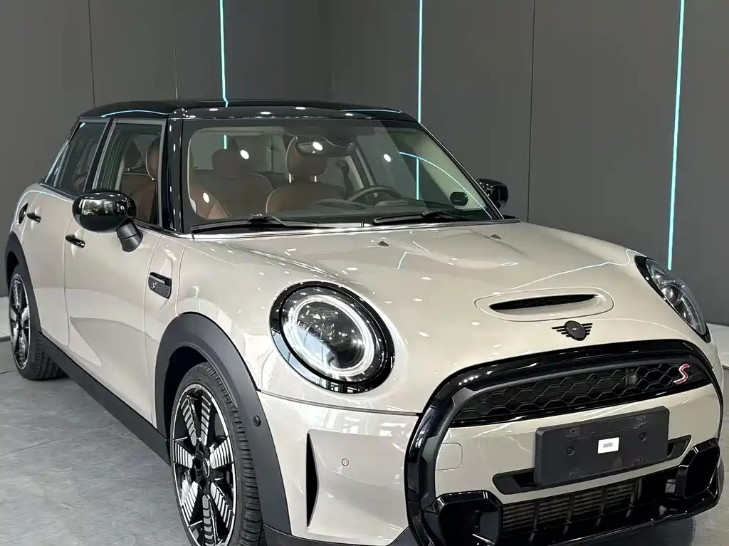 MINI 2.0 T COOPER S Artist 5-door