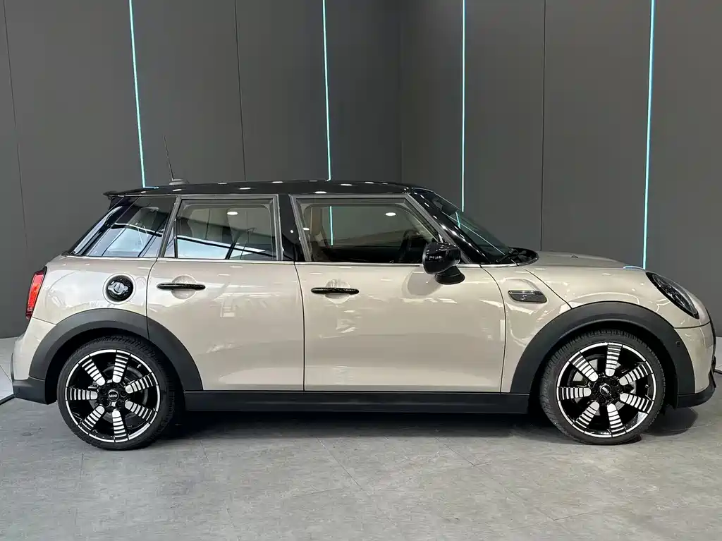 MINI 2.0 T COOPER S Artist 5-door