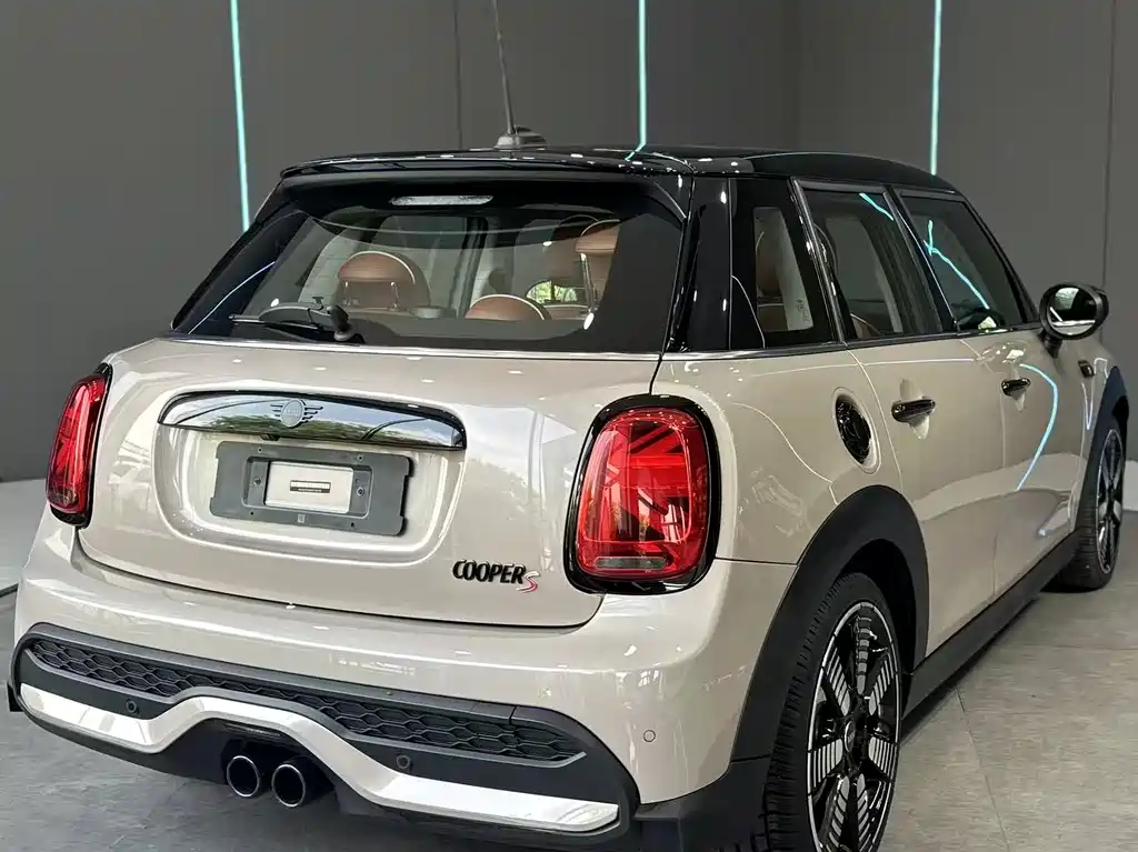 MINI 2.0 T COOPER S Artist 5-door