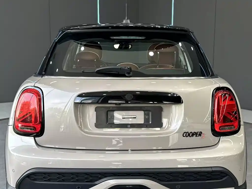 MINI 2.0 T COOPER S Artist 5-door