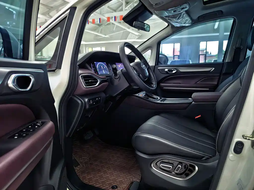 GAC Trumpchi M6 PRO 270 T DCT Distinguished