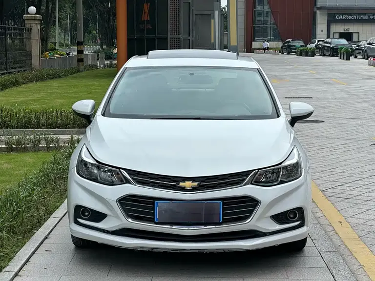 Chevrolet Cruze 320 Auto Pioneer Sunroof