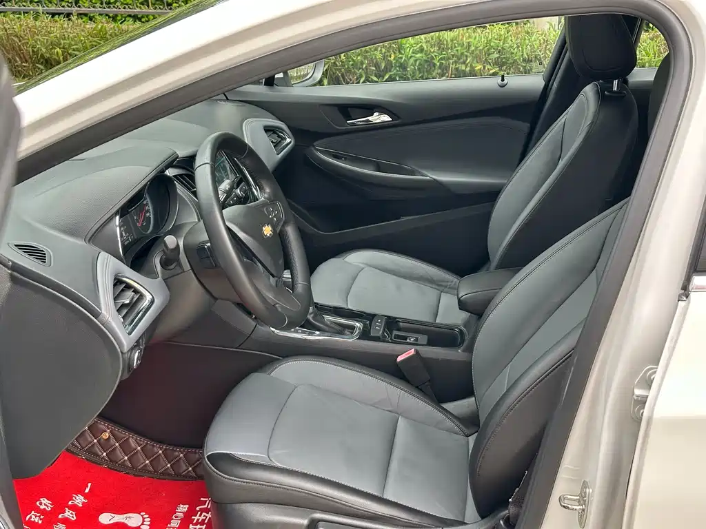 Cruze 320 Auto Pioneer Sunroof
