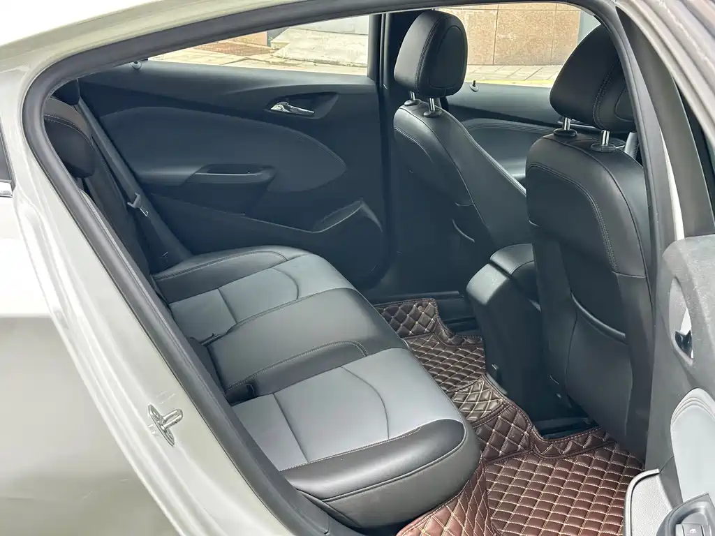 Cruze 320 Auto Pioneer Sunroof