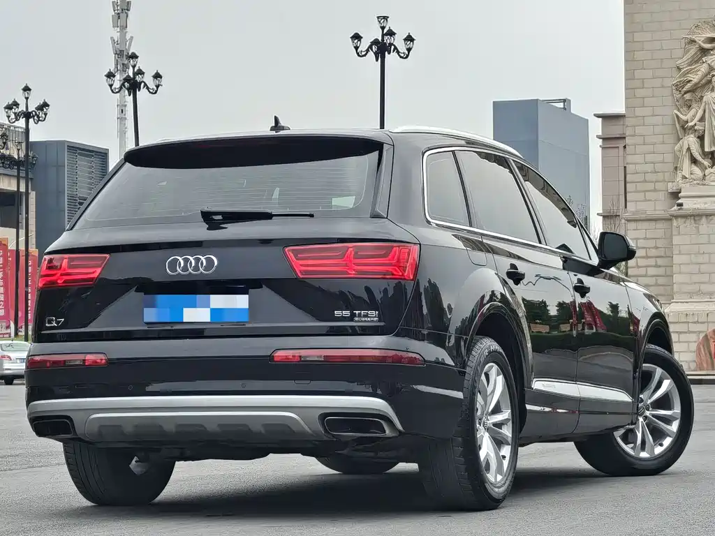 Audi Q7 55 TFSI Tech