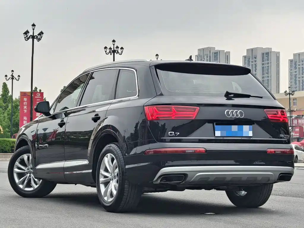 Audi Q7 55 TFSI Tech