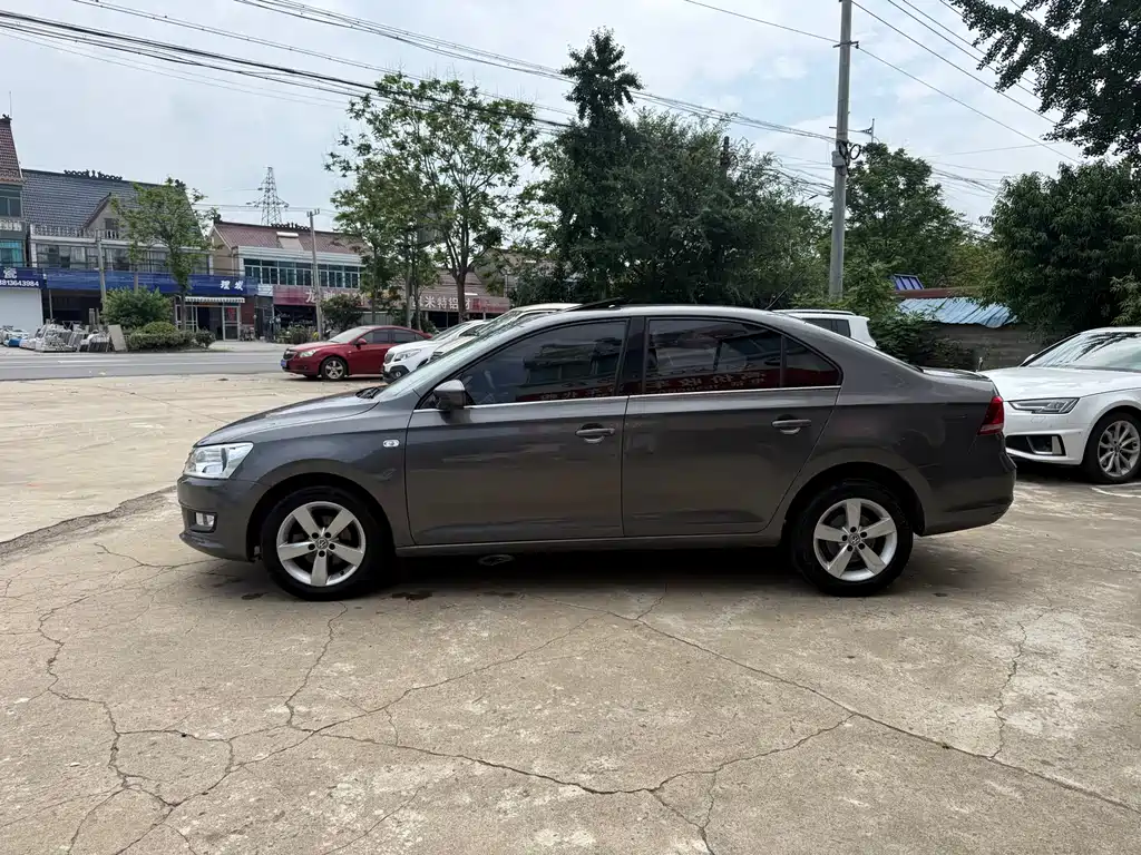 Santana 桑塔纳 2015款 1.6 L 自动豪华版