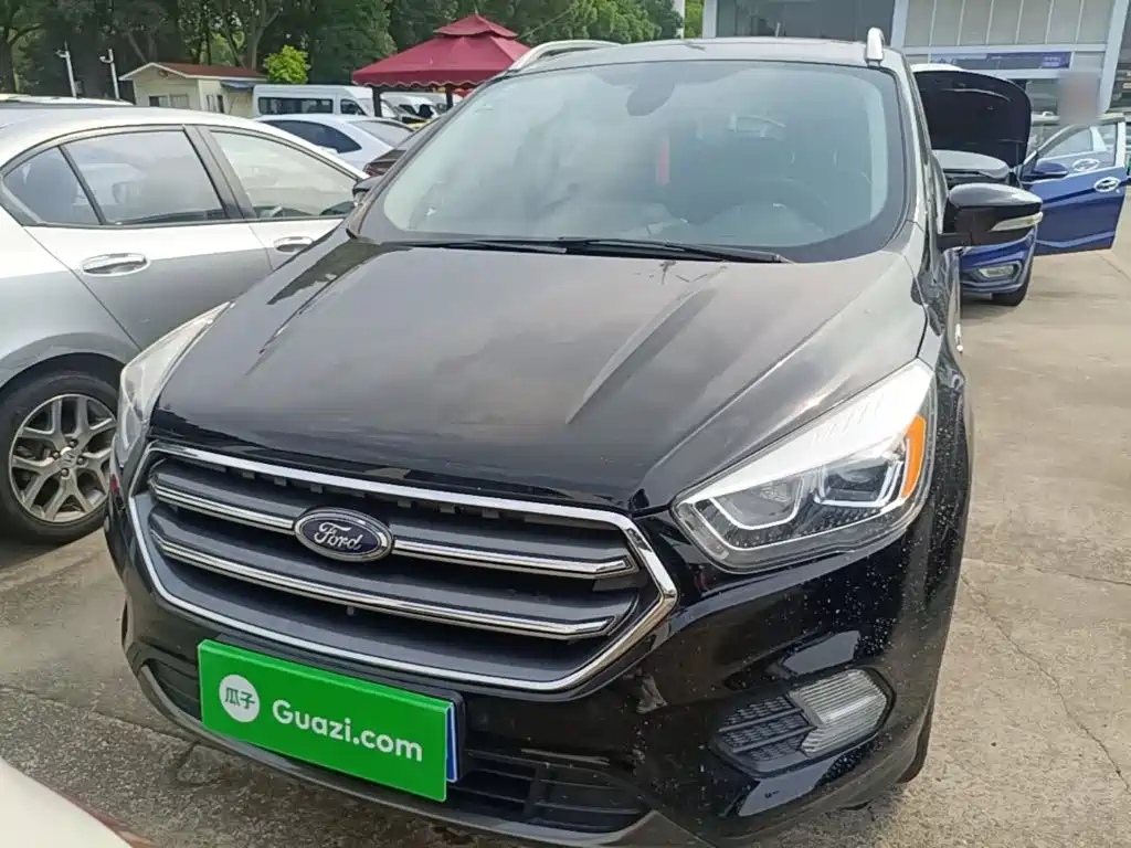 Kuga EcoBoost 180 2 WD Platinum Wing CN-VI