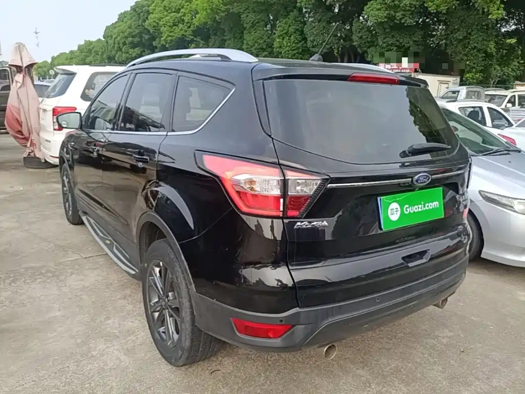 Kuga EcoBoost 180 2 WD Platinum Wing CN-VI