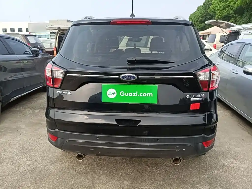 Kuga EcoBoost 180 2 WD Platinum Wing CN-VI