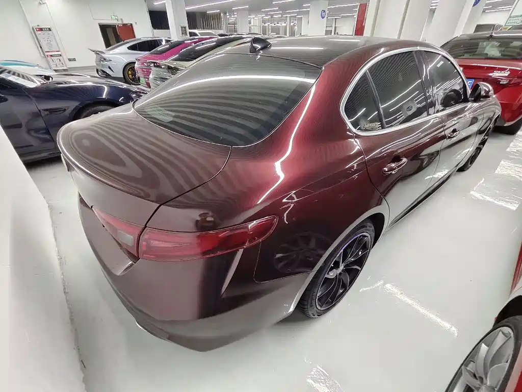 Giulia Giulia朱丽叶 2018款 2.0 T 280 HP 豪华版 碳纤维限量版