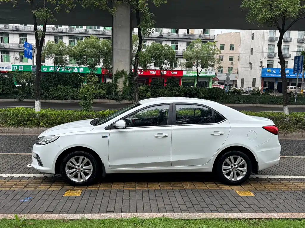 Roewe 360 PLUS 1.5 L Auto Luxury