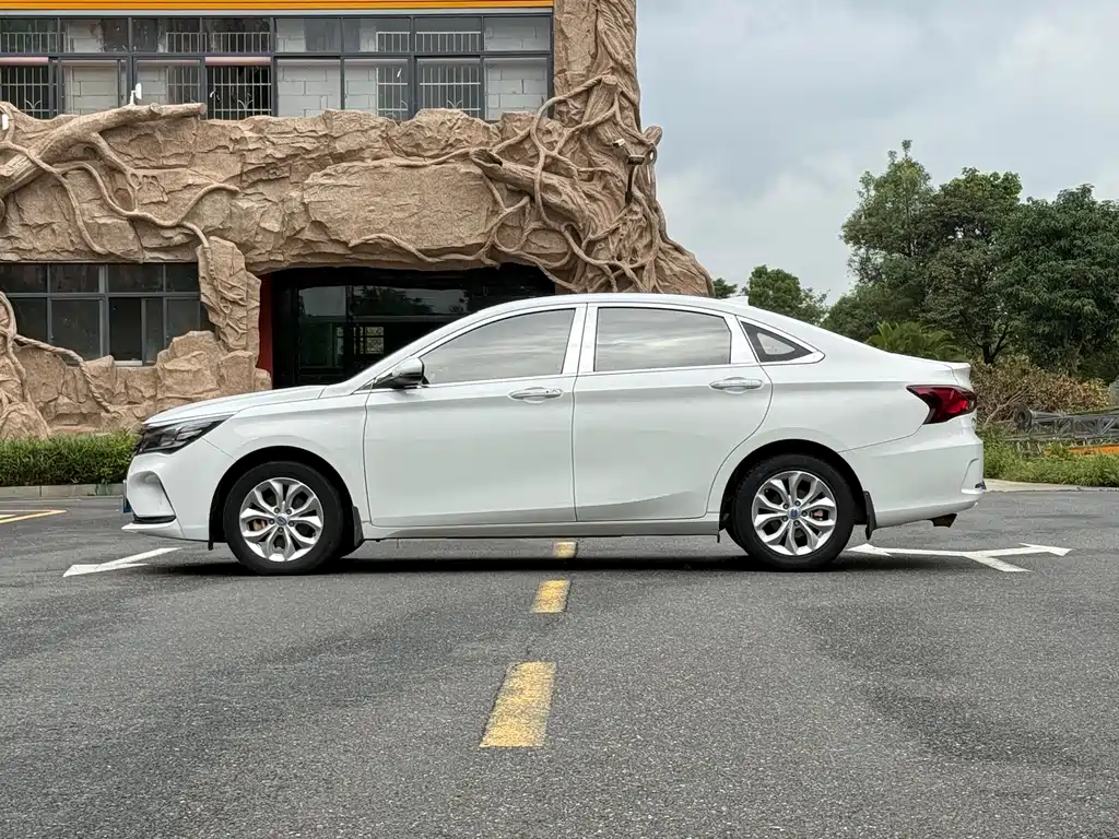Trumpchi GA4 200 T Auto Luxury