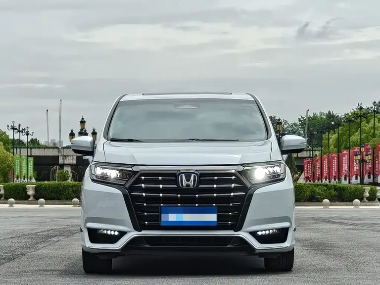 Honda Elysion 2.0 L e:HEV Luxury
