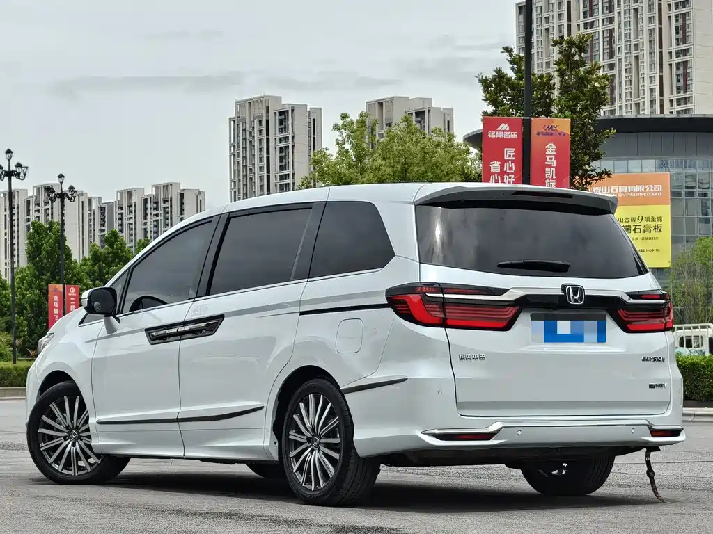 Elysion 2.0 L e:HEV Luxury