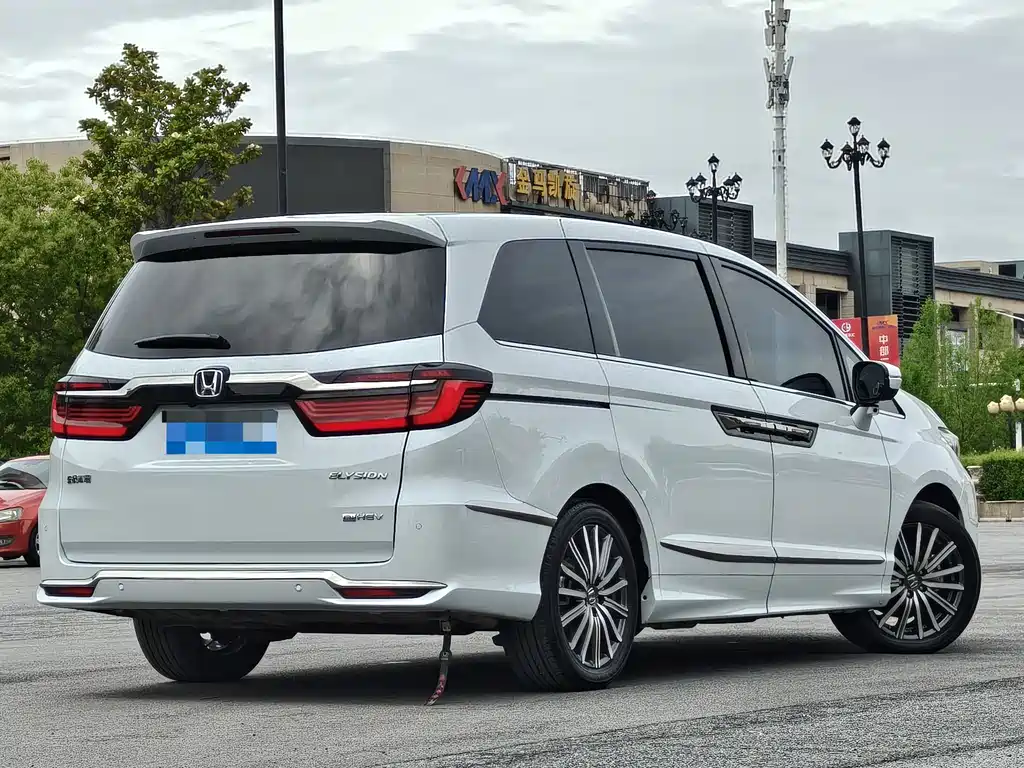 Elysion 2.0 L e:HEV Luxury