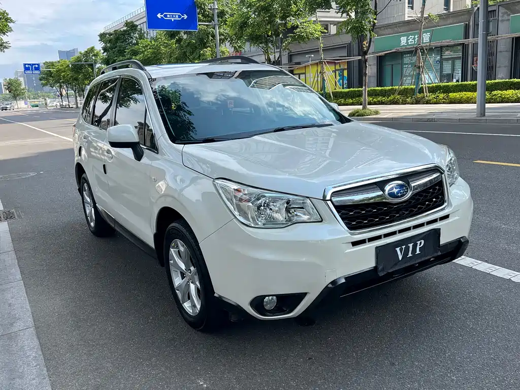 Forester 2.0 i Auto Luxury