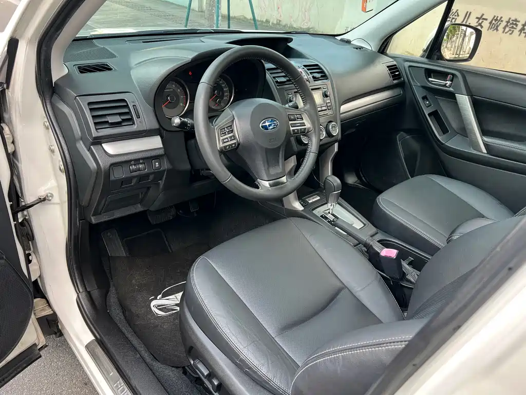 Forester 2.0 i Auto Luxury