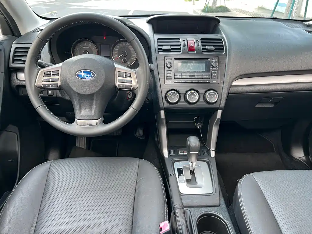 Forester 2.0 i Auto Luxury