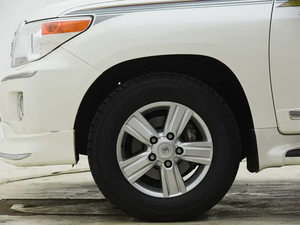 Land Cruiser (Import) 4.0 L V6 Middle East Limited