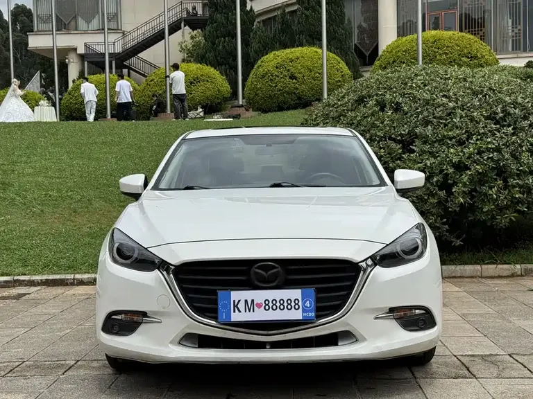 Mazda 3 Axela Sedan 1.5 L Auto Luxury CN-V