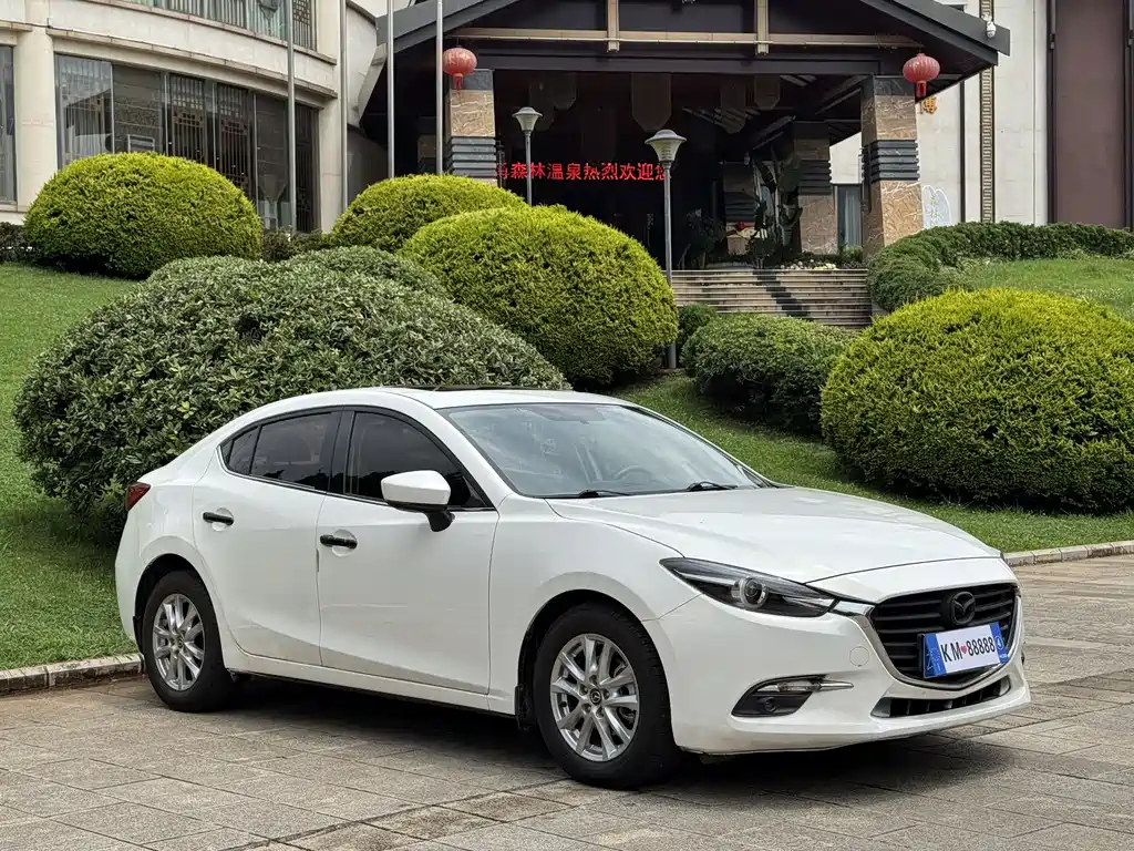 Mazda 3 Axela Sedan 1.5 L Auto Luxury CN-V