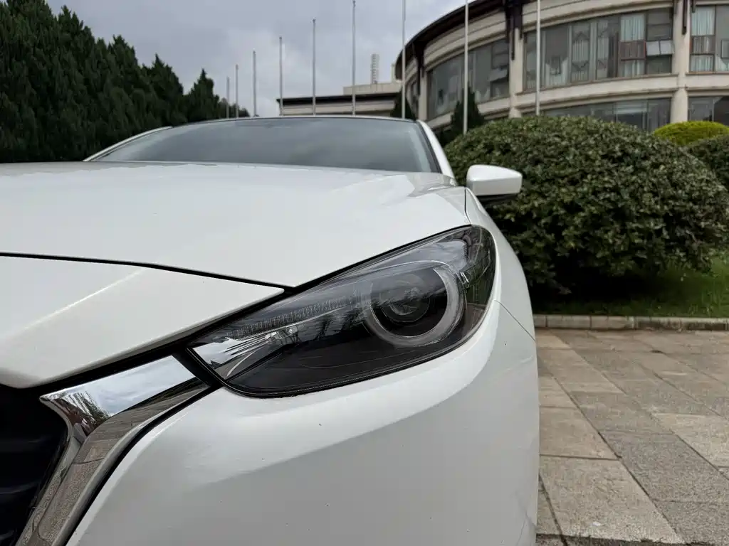 Mazda 3 Axela Sedan 1.5 L Auto Luxury CN-V