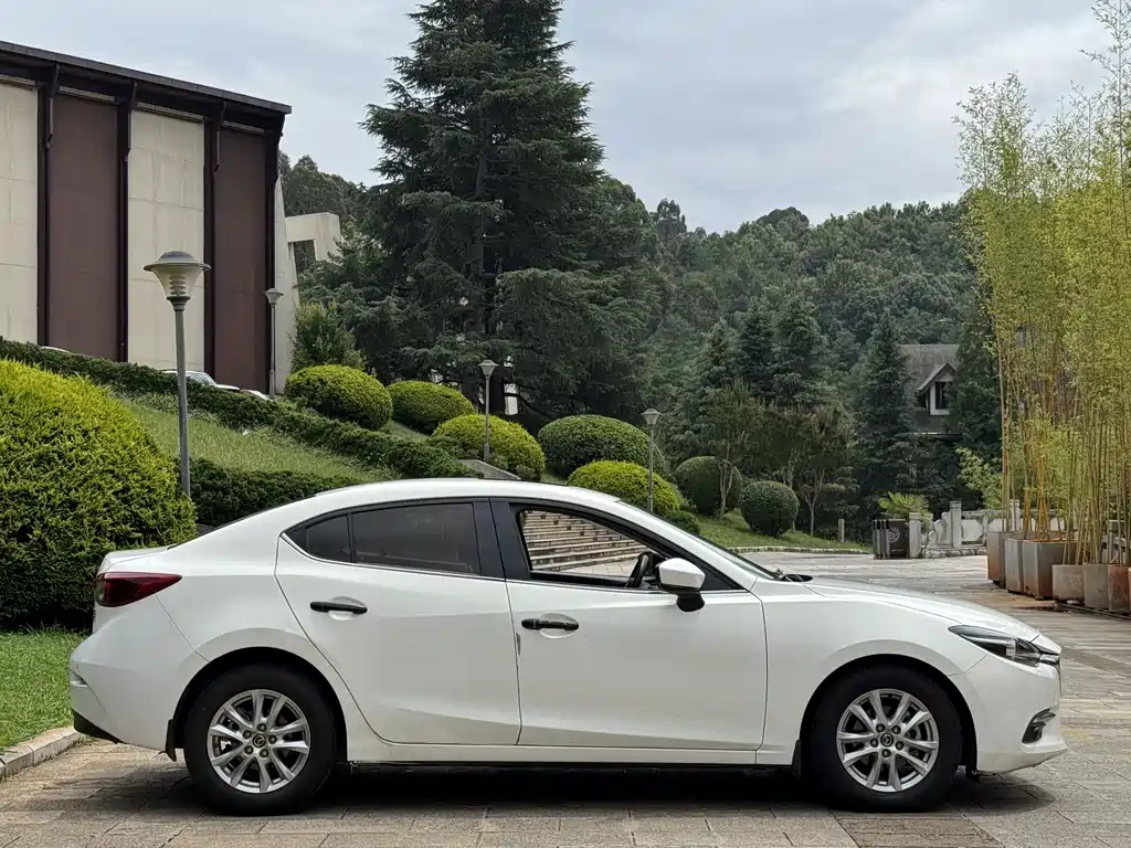 Mazda 3 Axela Sedan 1.5 L Auto Luxury CN-V