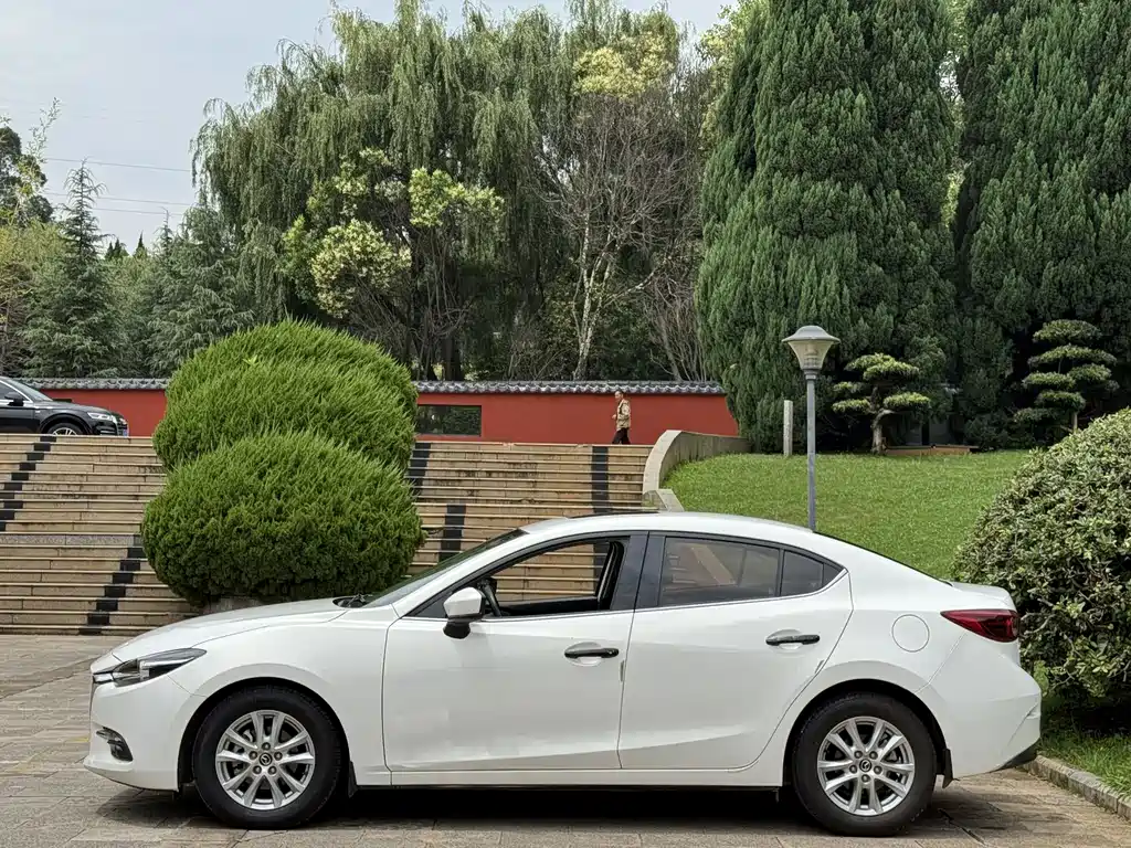 Mazda 3 Axela Sedan 1.5 L Auto Luxury CN-V
