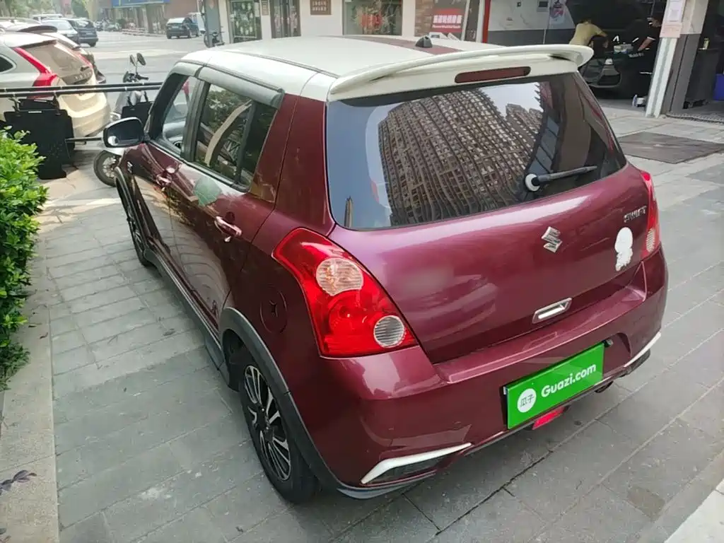 Swift 1.5 L Auto Fashion Cool Play