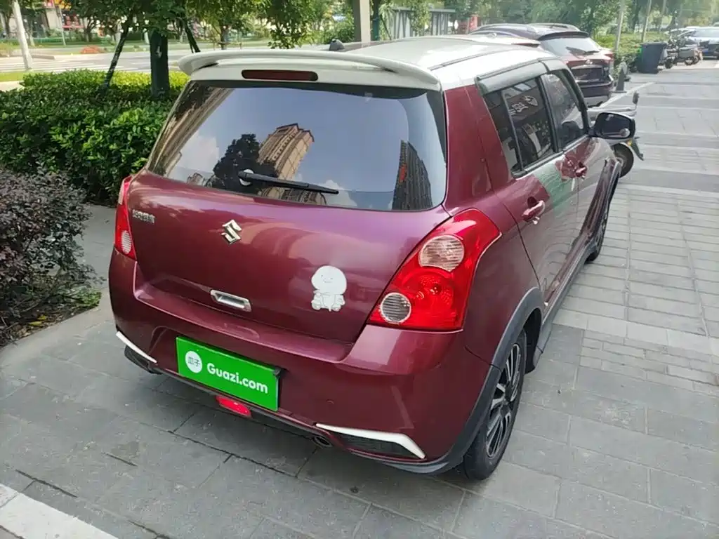 Swift 1.5 L Auto Fashion Cool Play