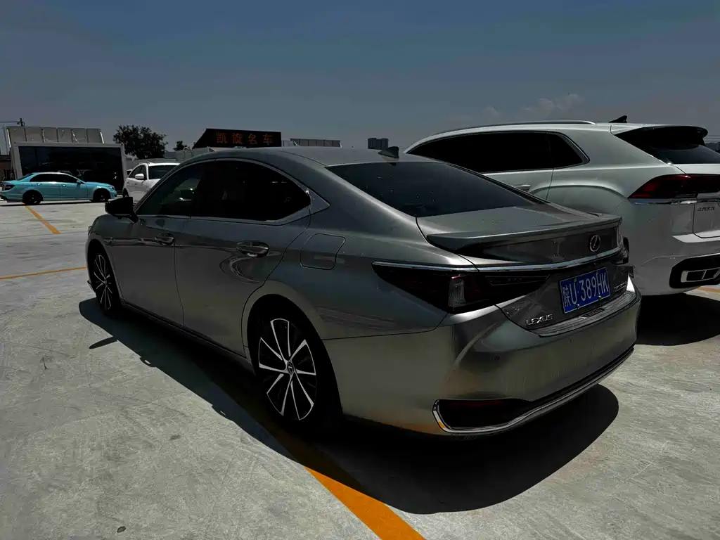 Lexus ES 300 h Premium Enjoyment