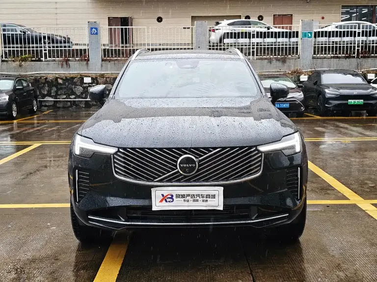 Volvo XC90 PHEV Facelift T8 Smart Supreme Luxury 7-seat