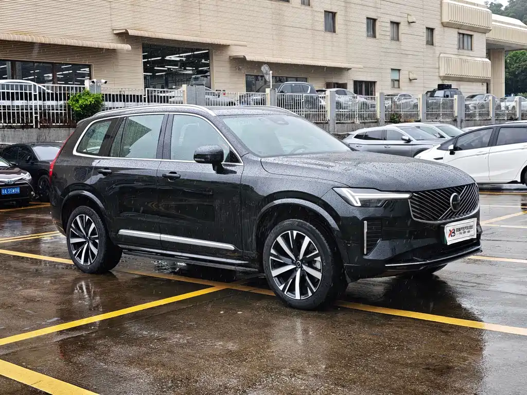 Volvo XC90 PHEV Facelift T8 Smart Supreme Luxury 7-seat
