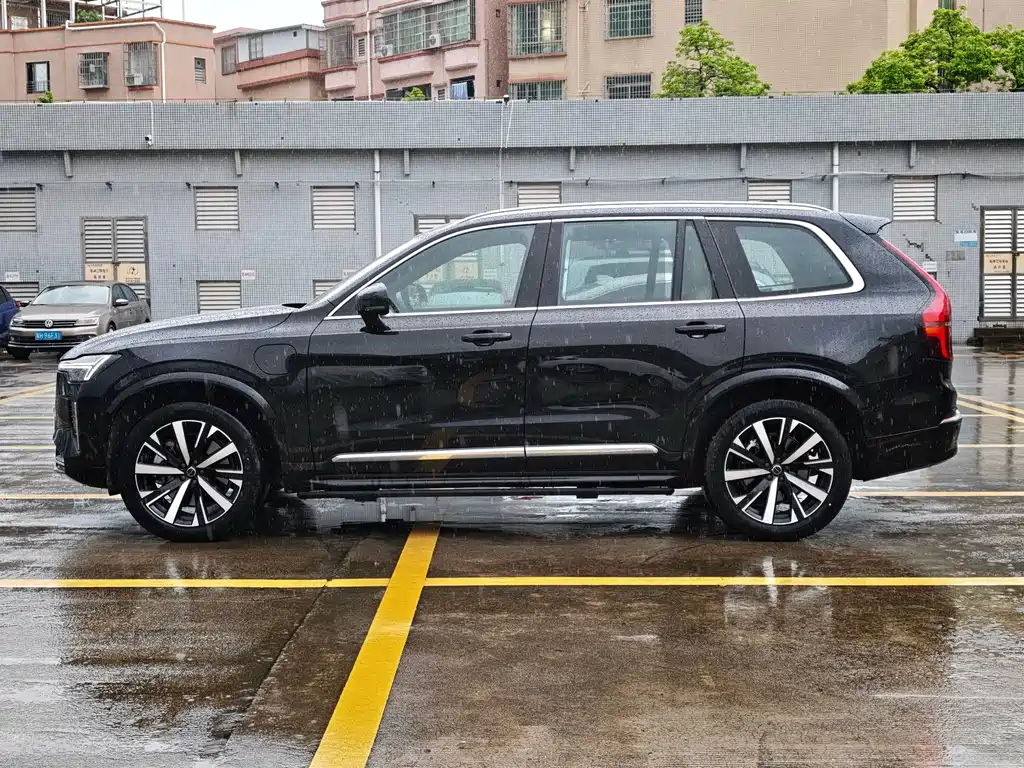 Volvo XC90 PHEV Facelift T8 Smart Supreme Luxury 7-seat