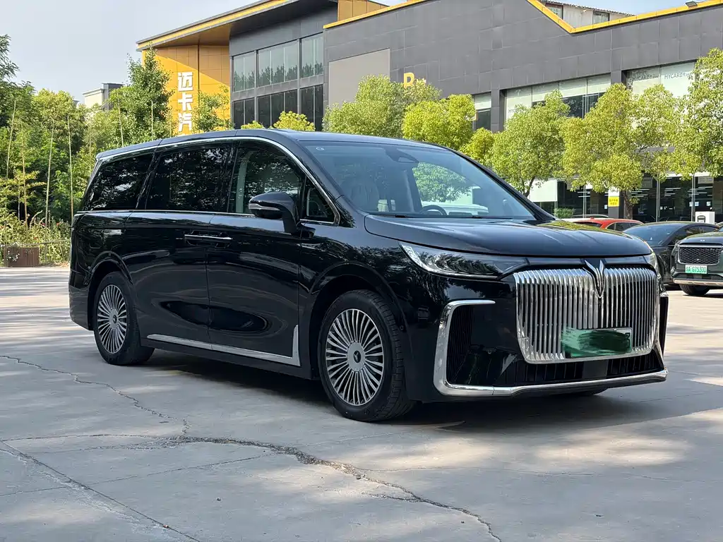 Voyah Dreamer PHEV 4 WD Distinguished Kunpeng